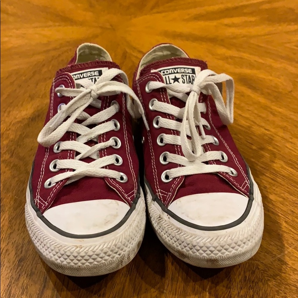 maroon low top converse